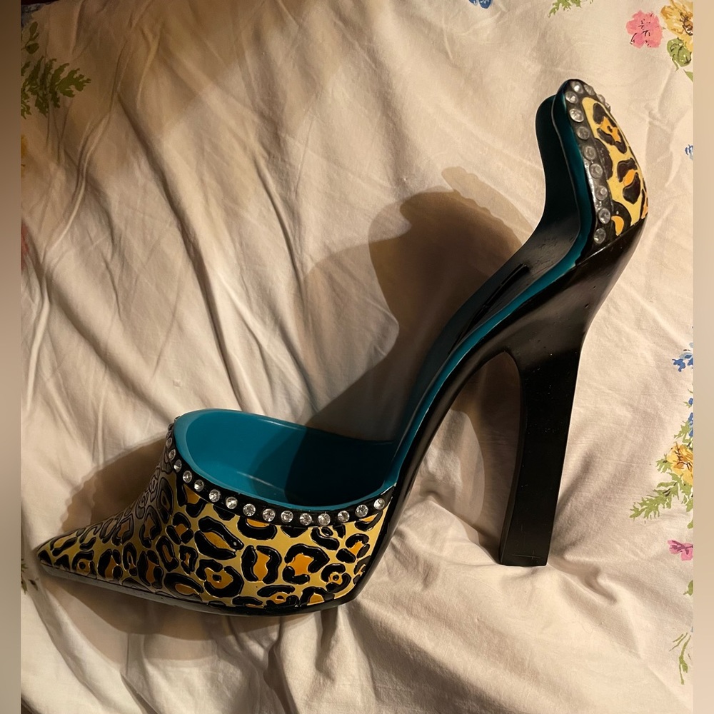 Leopard print SHOE BOTTLE WINE HOLDER
